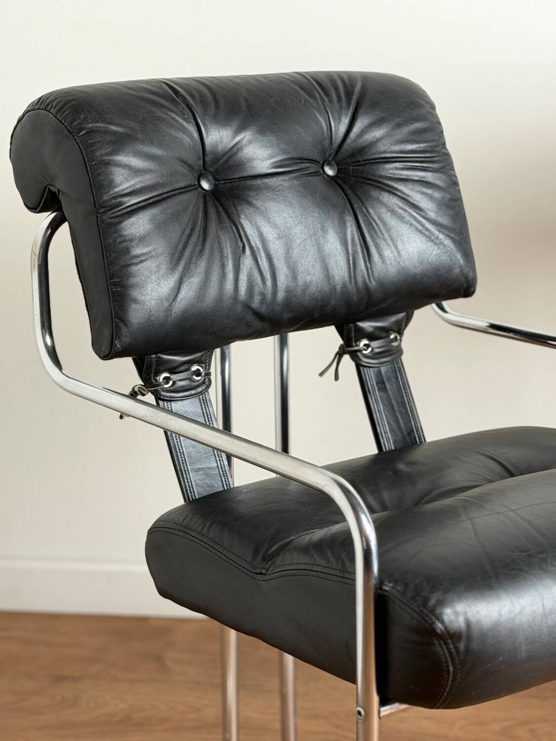 Pair of "Tucroma" armchairs – Guido Faleschini for iMariani – Italy