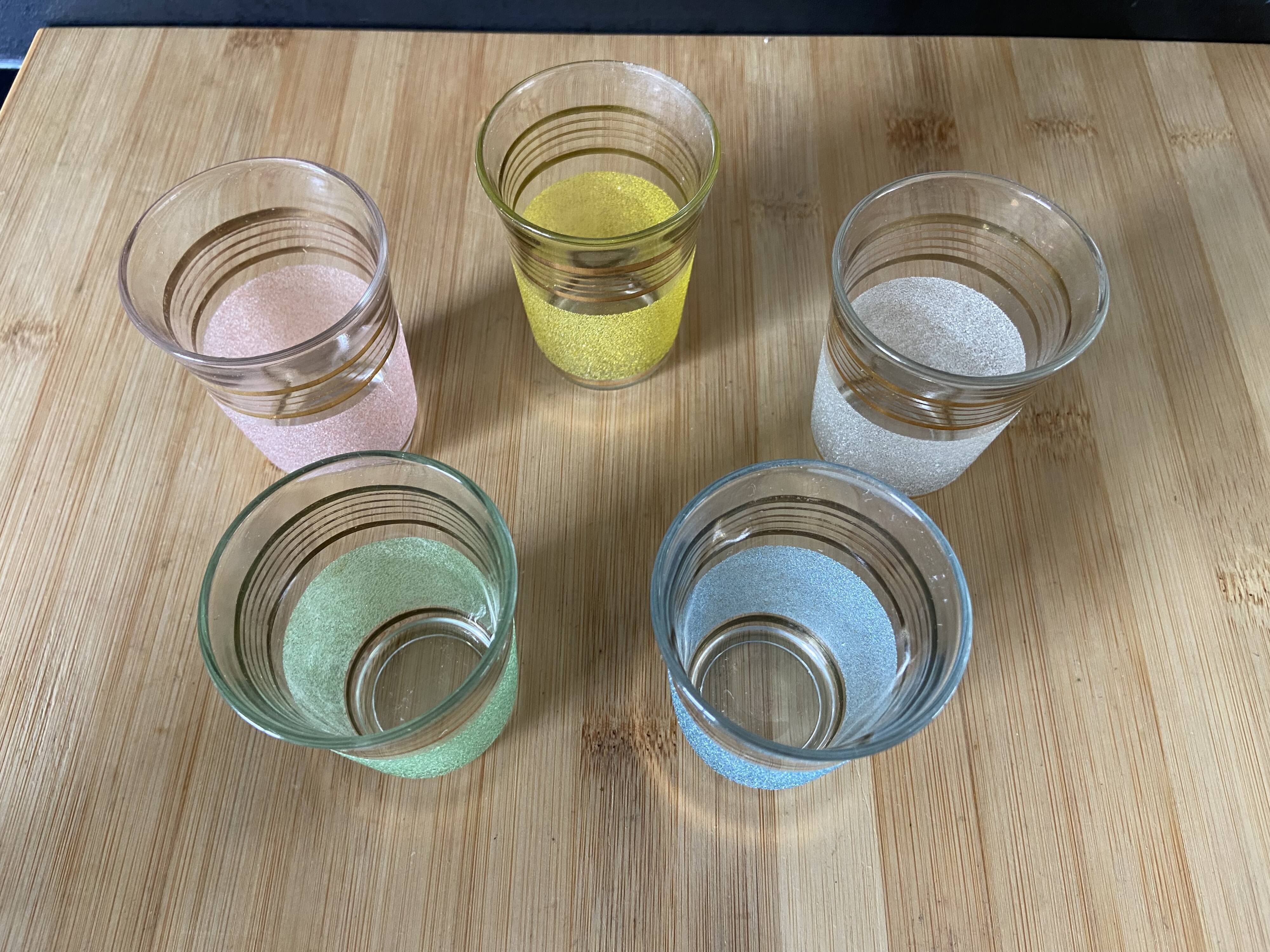 Lot de 5 verres à liqueur coloré