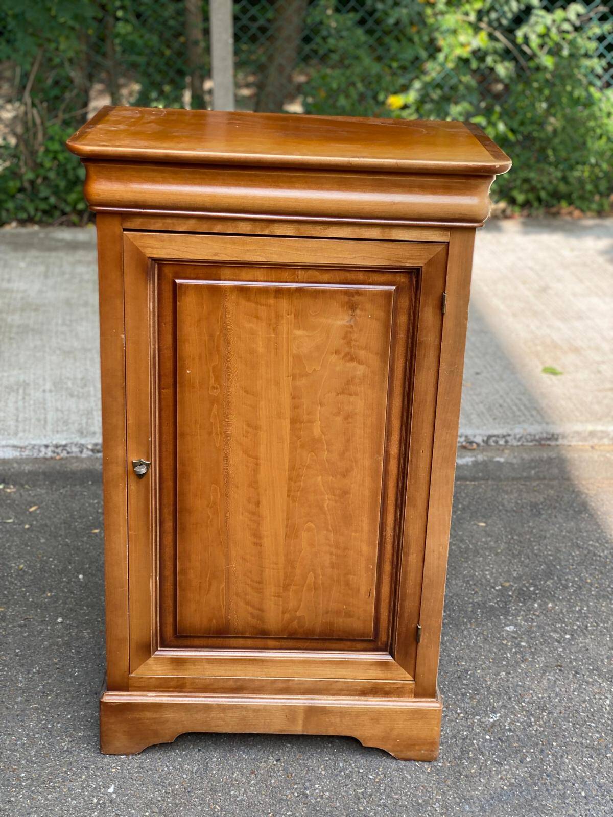 Louis Philippe solid wood Hi-Fi furniture - bar cabinet