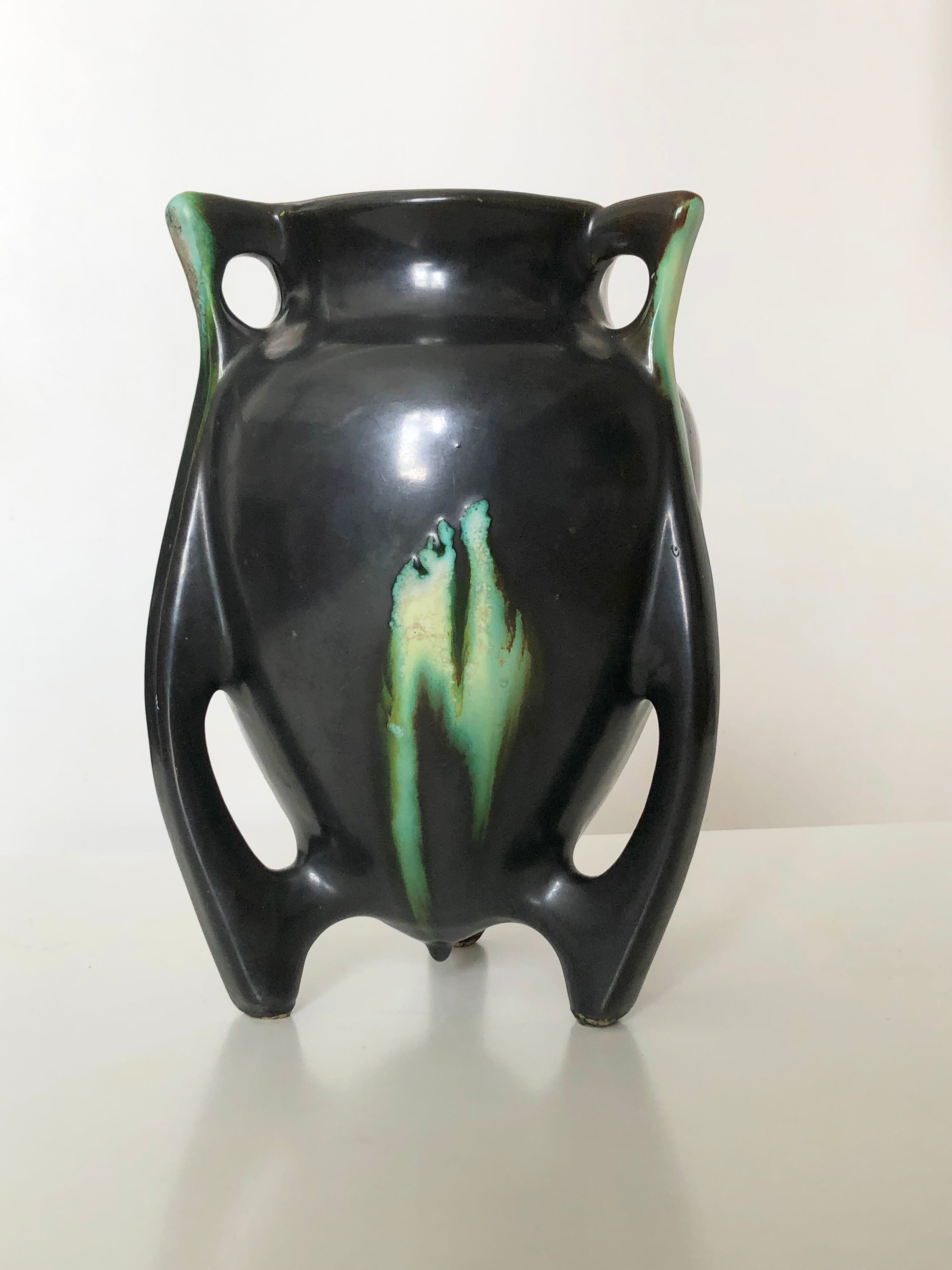 Art Deco vase flamed sandstone tripod