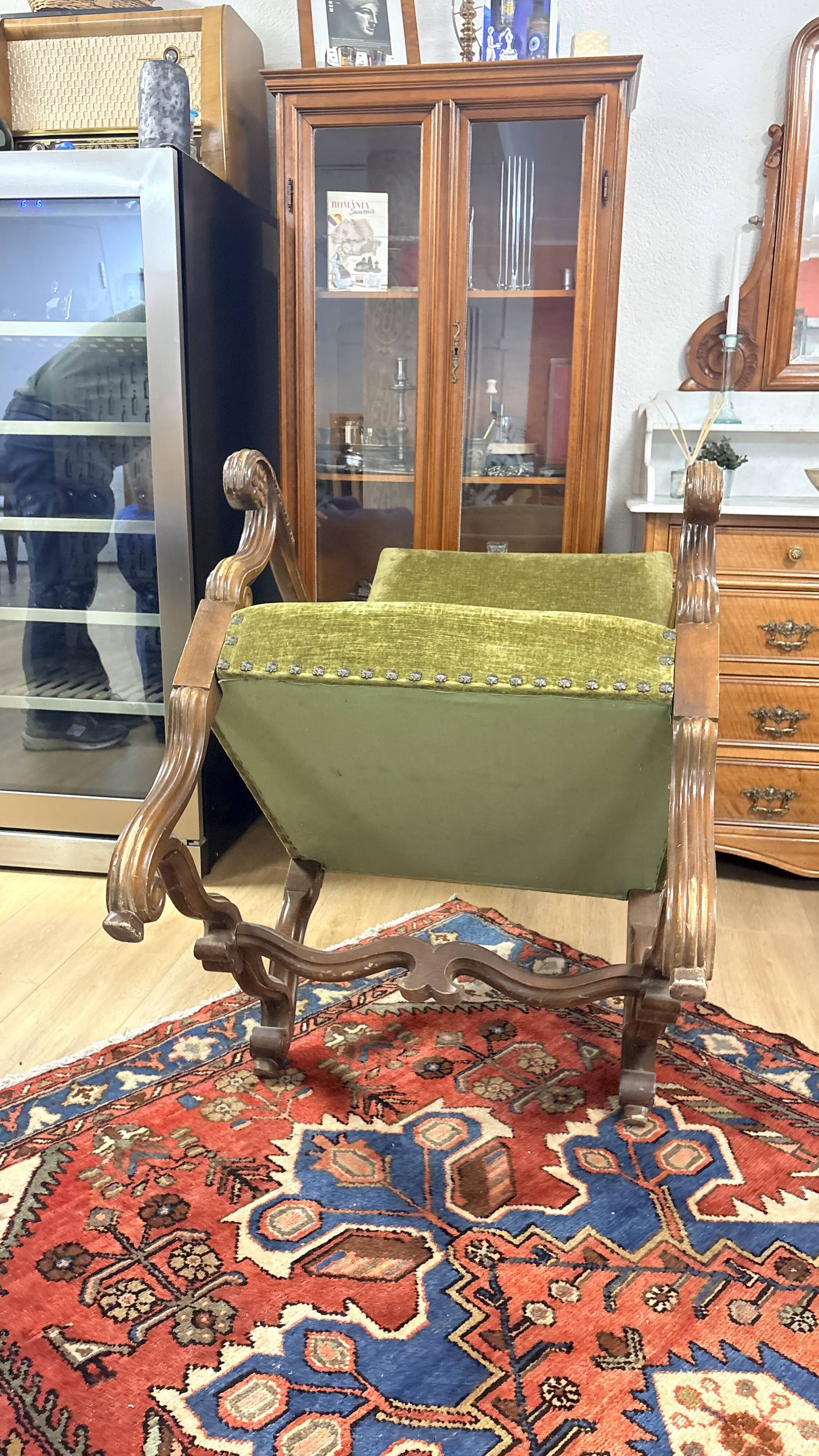 Magnificent armchair in carved solid walnut, in the Henri II style.