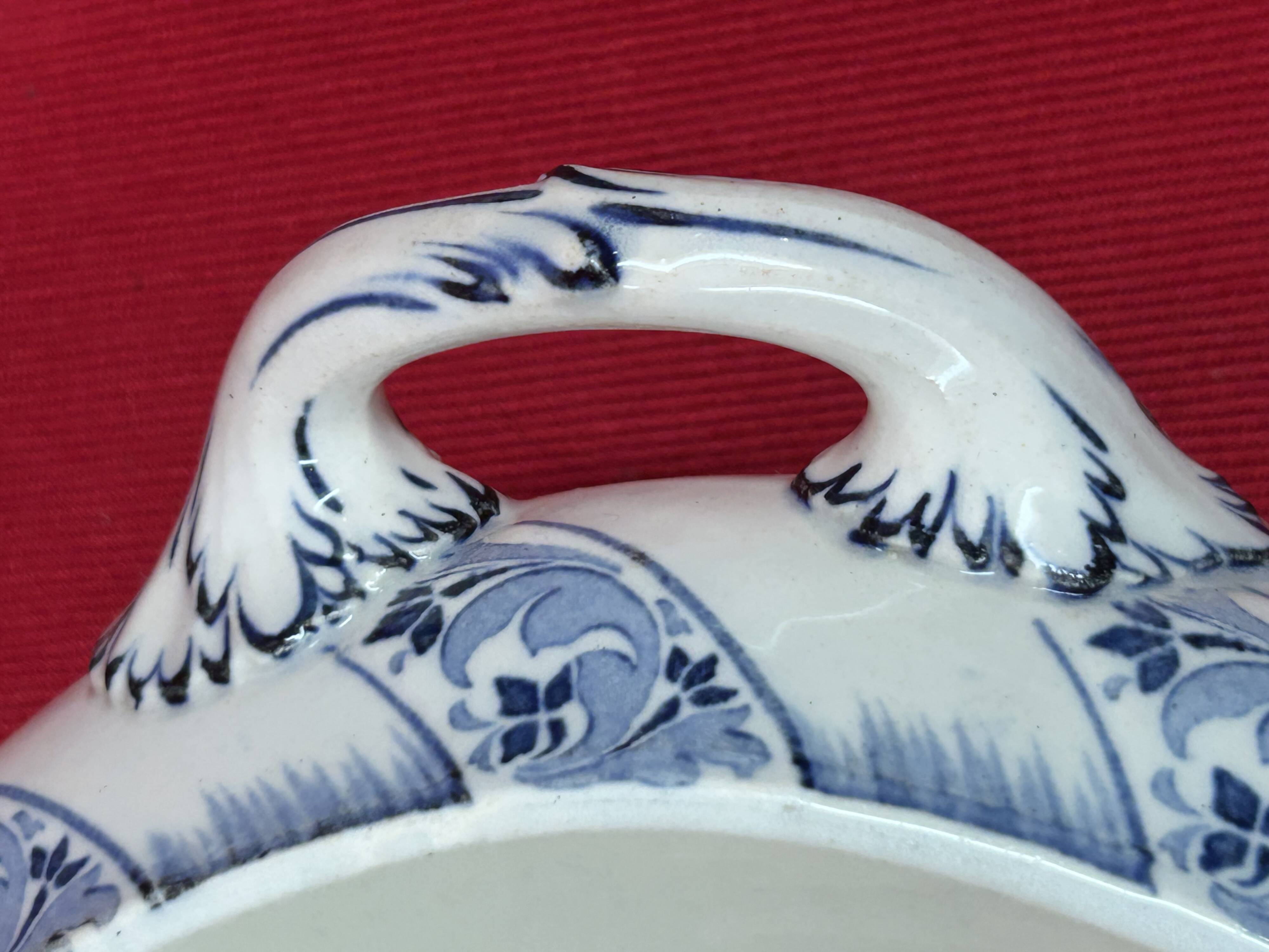 Antique Lunéville earthenware tureen, 28 x 22 x 16 cm