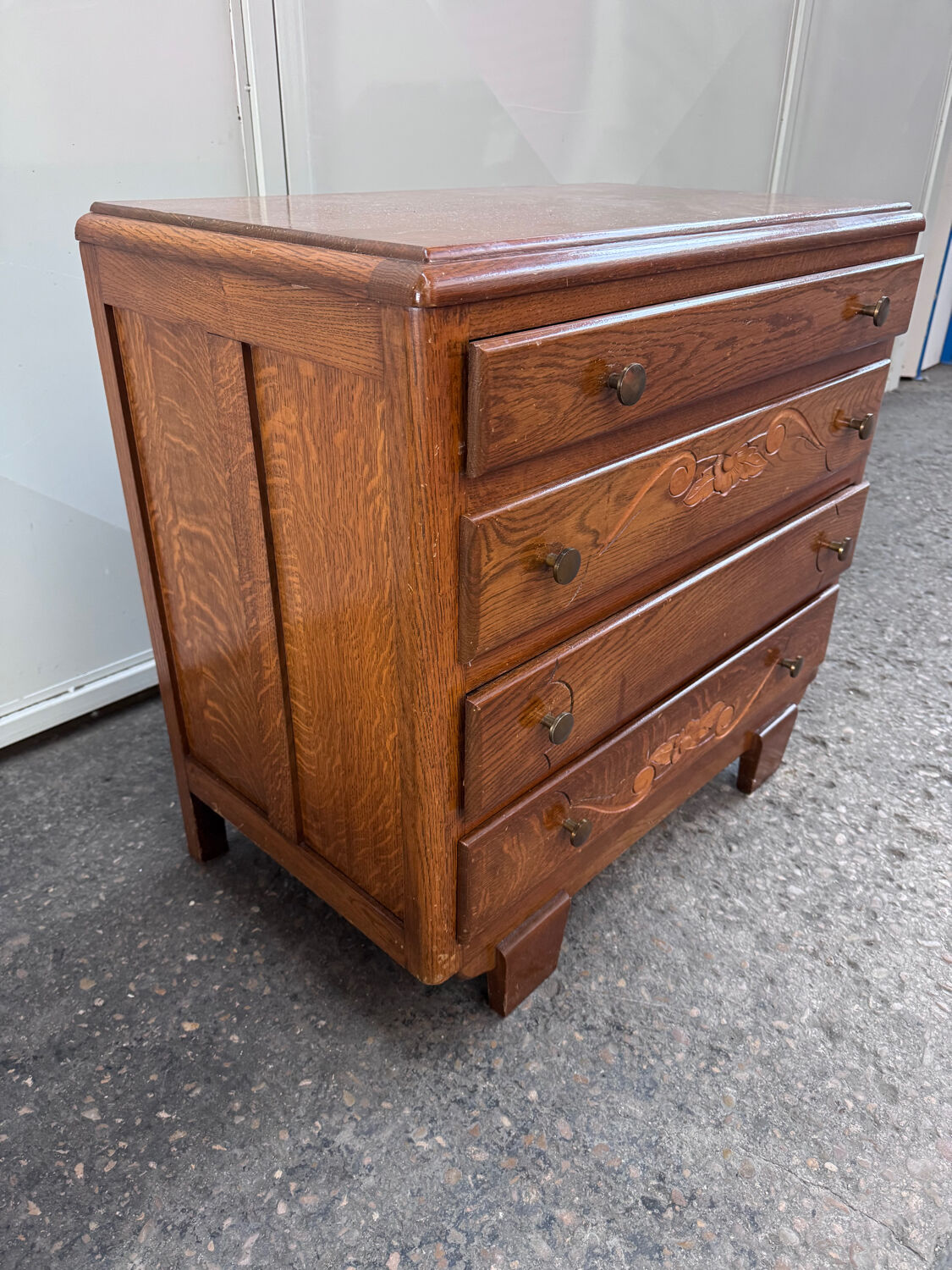 Solid oak chest of drawers