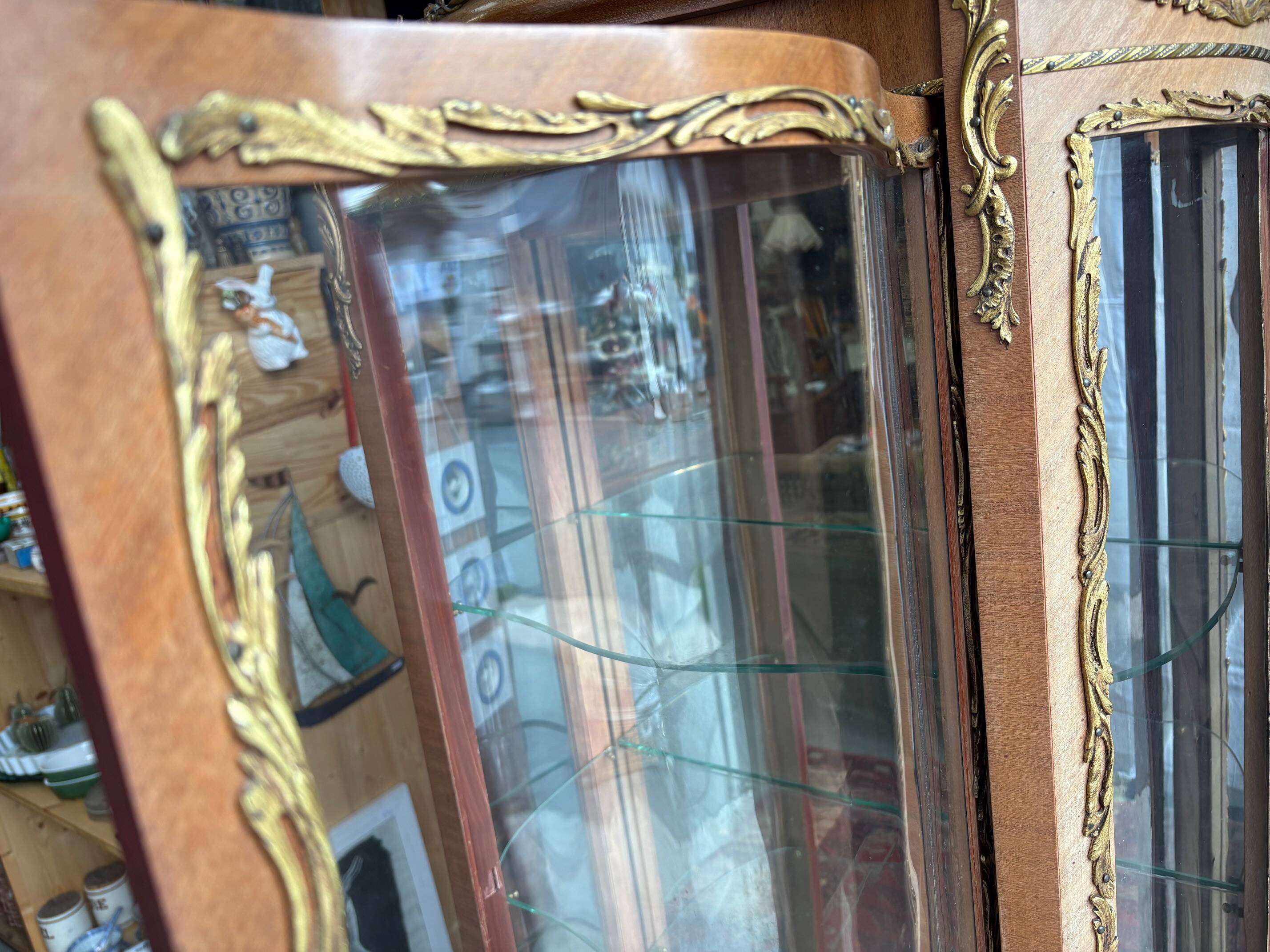 Louis XV/Transition style display cabinet in wood and gilt bronze