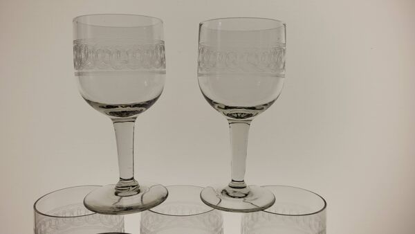 7 verres à vin / eau guillochés XIXème