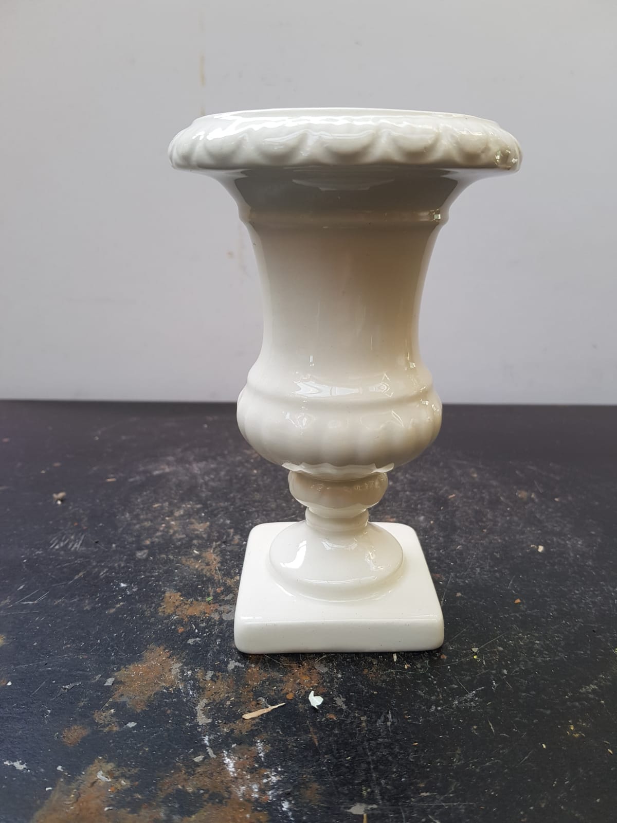 Old vase gien medici form ceramic white vintage