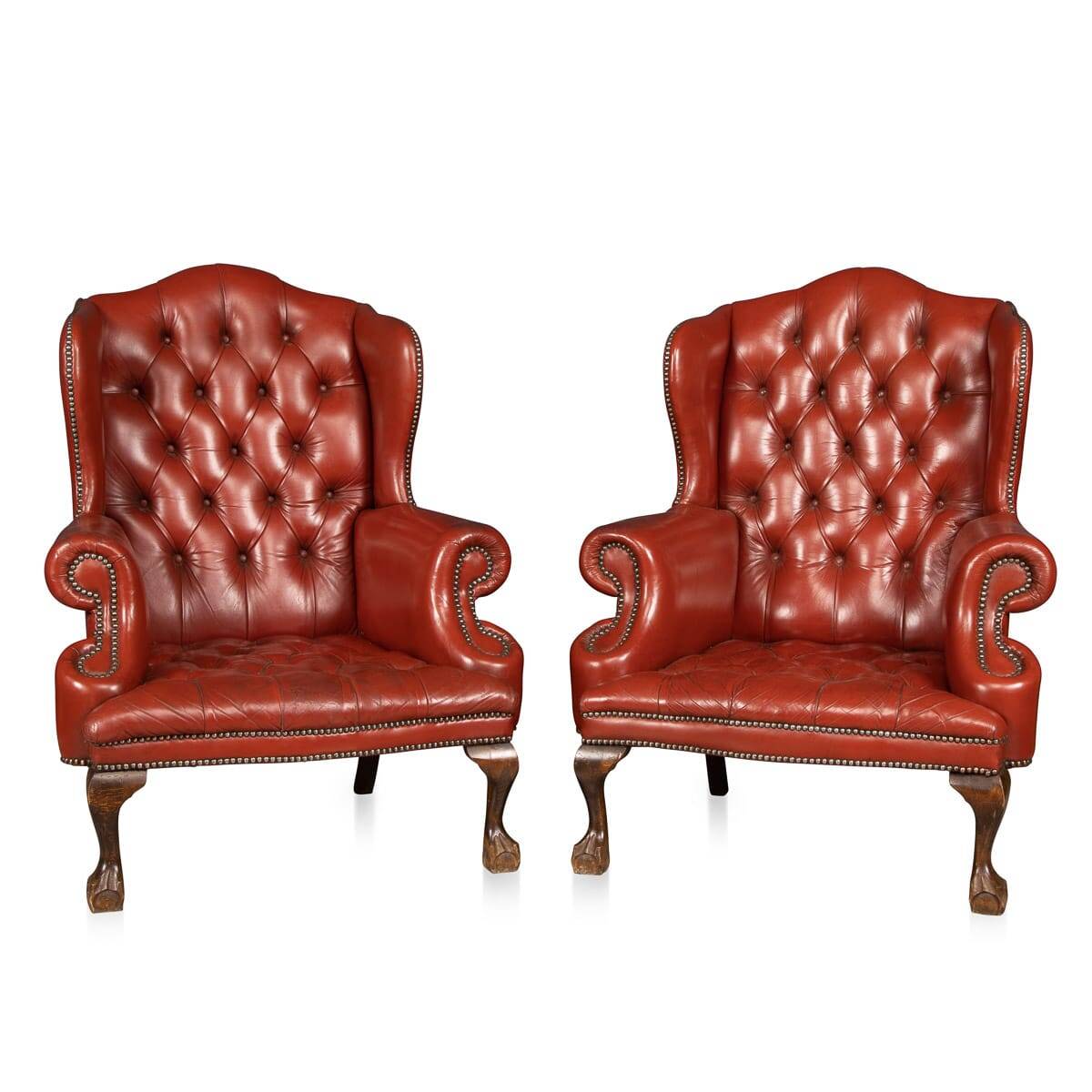Stylish 20thc pair of english leather wing back armchairs c.1970