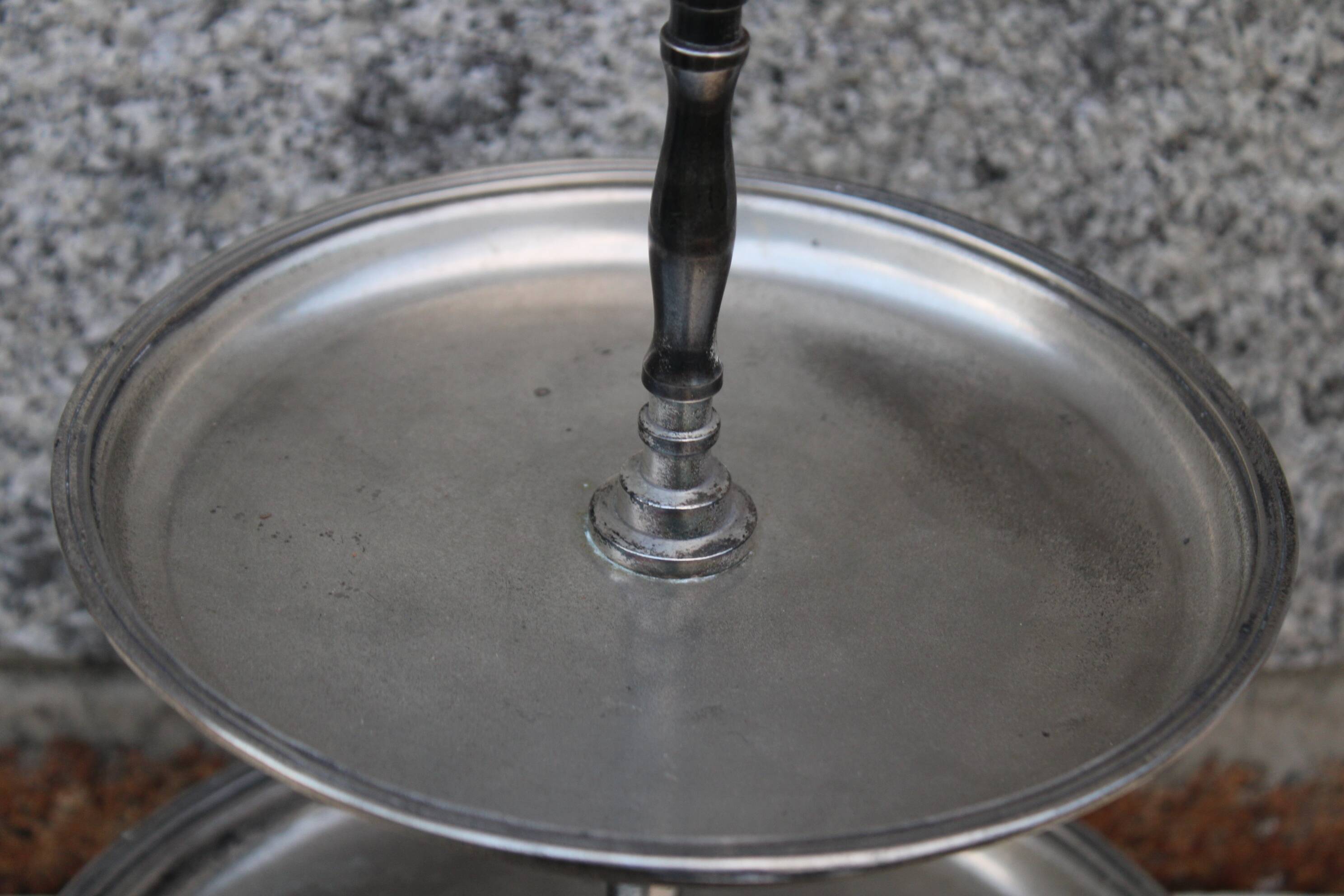 Two-tier silver-plated metal serving stand – Vintage style
