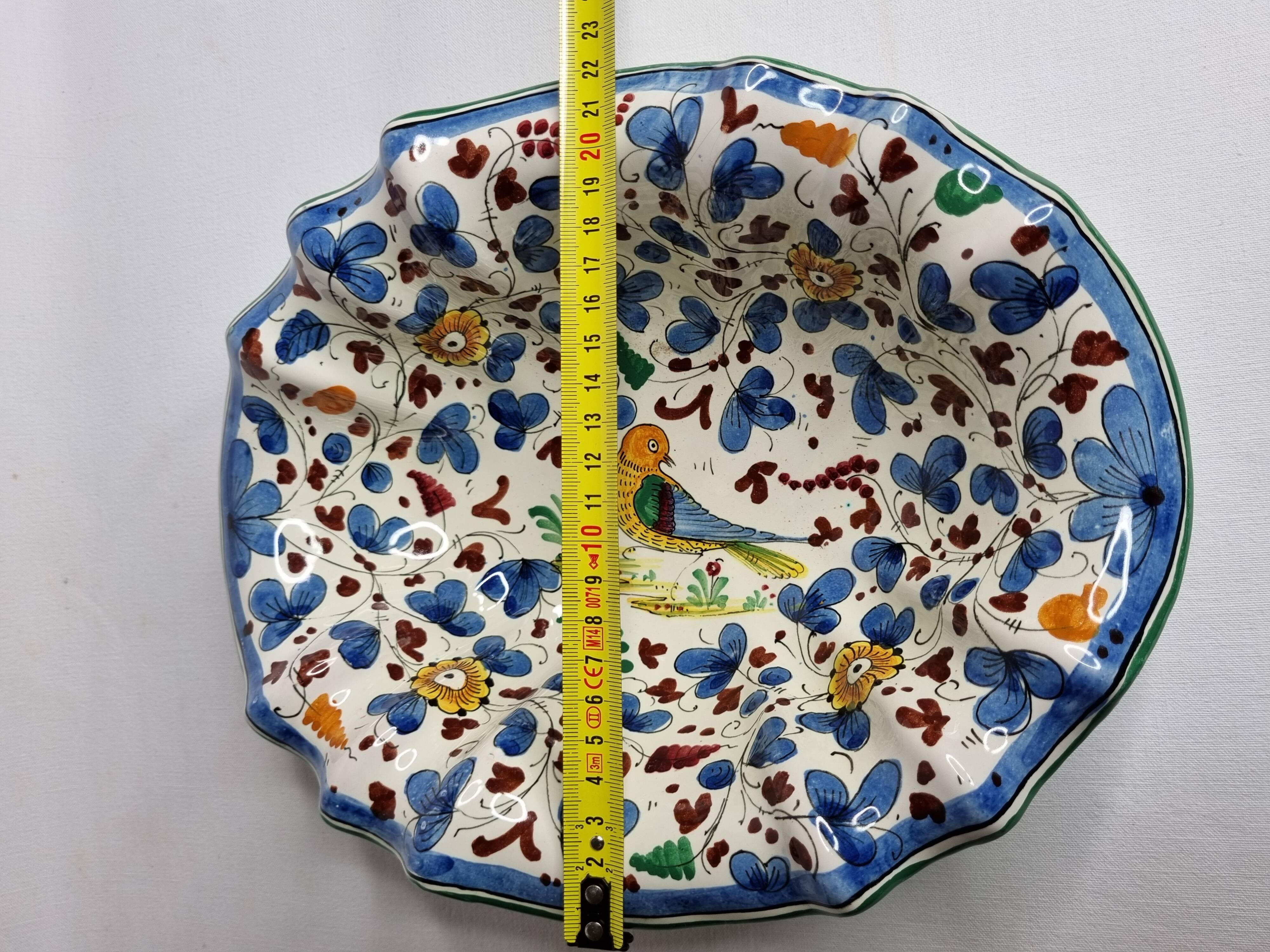 Deruta enameled ceramic bowl with bird decoration, 28 cm