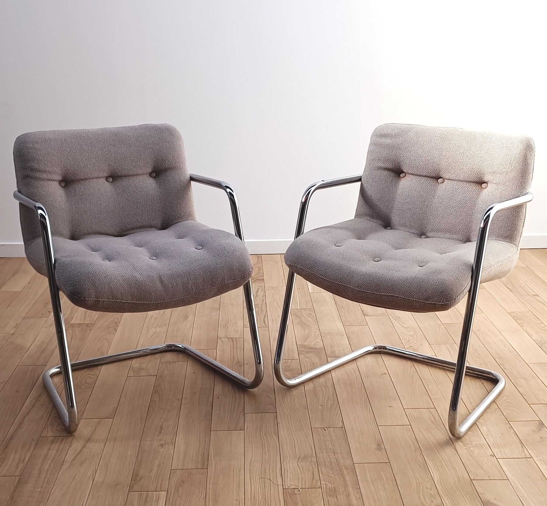 Storm armchair, Airborne