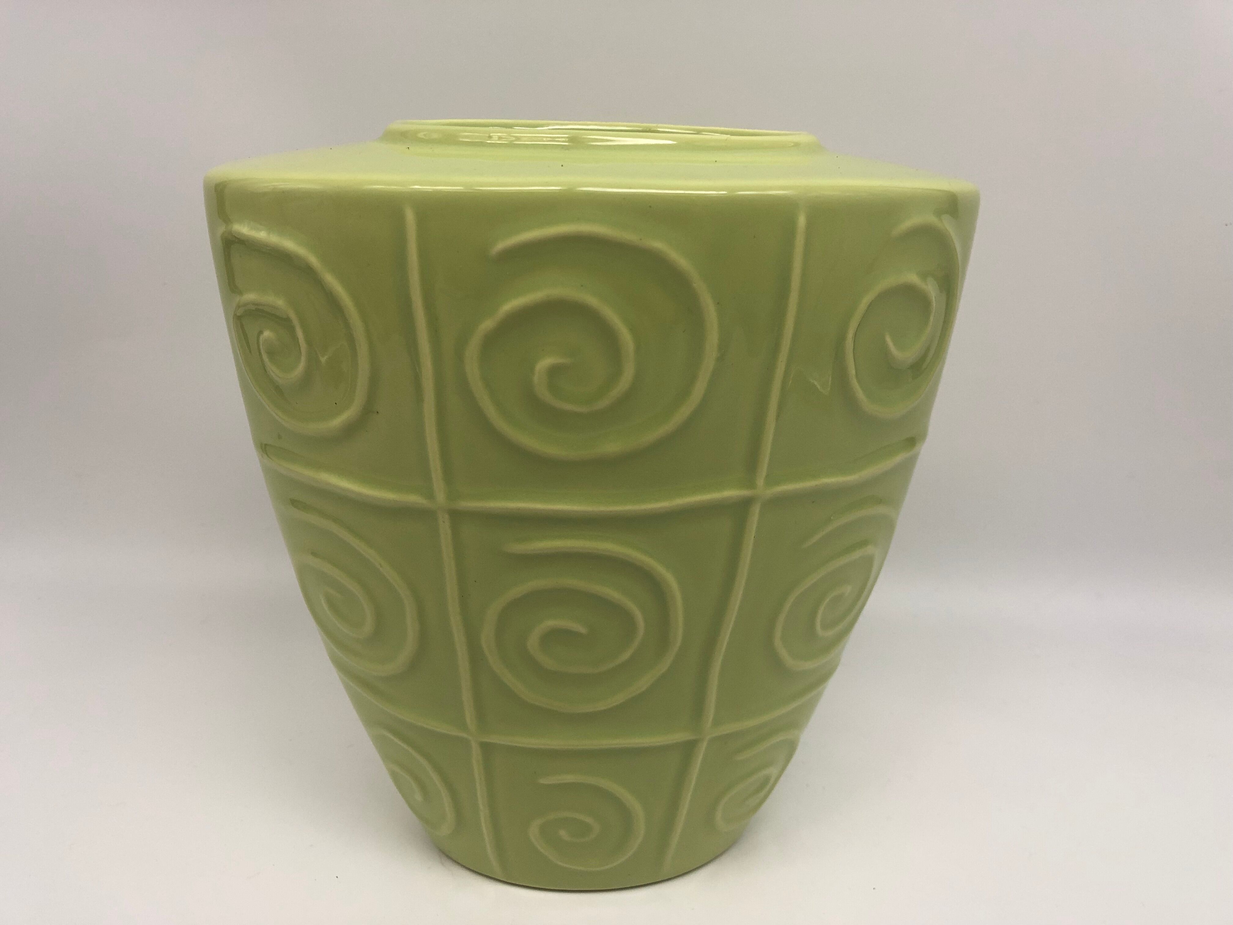 Ceramic vase with relief pattern