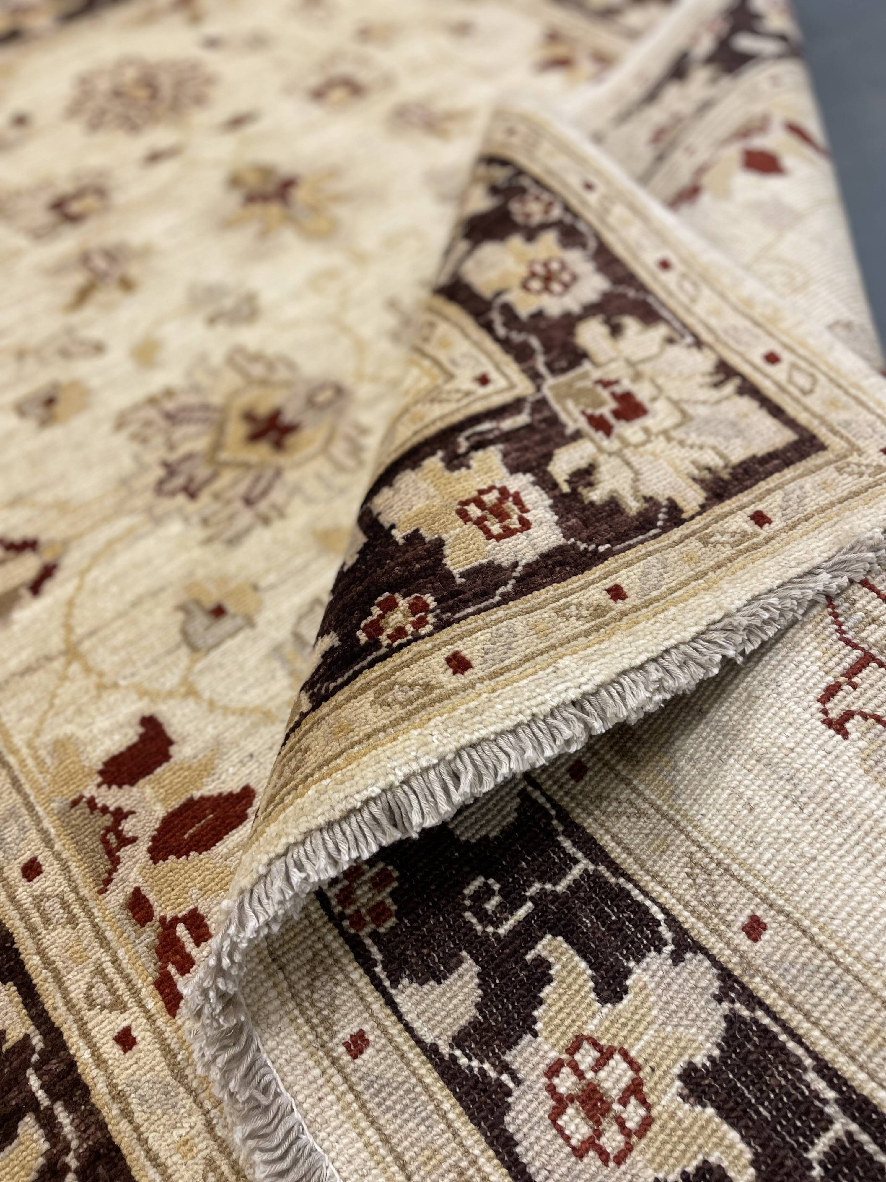 Tapis en laine crème et marron, style oriental traditionnel à motifs floraux, 106 x 150 cm