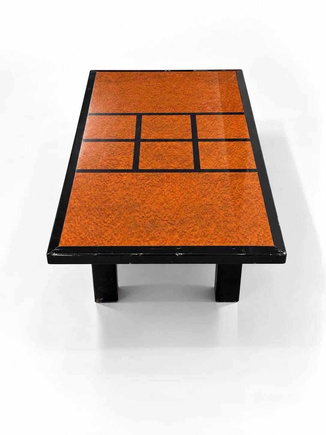 Vintage coffee table in wood burl and black lacquer, geometric inlay.
