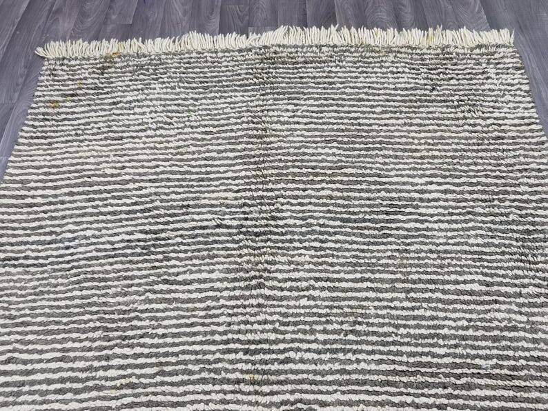 Pure natural wool rug, size 150 x 250 cm