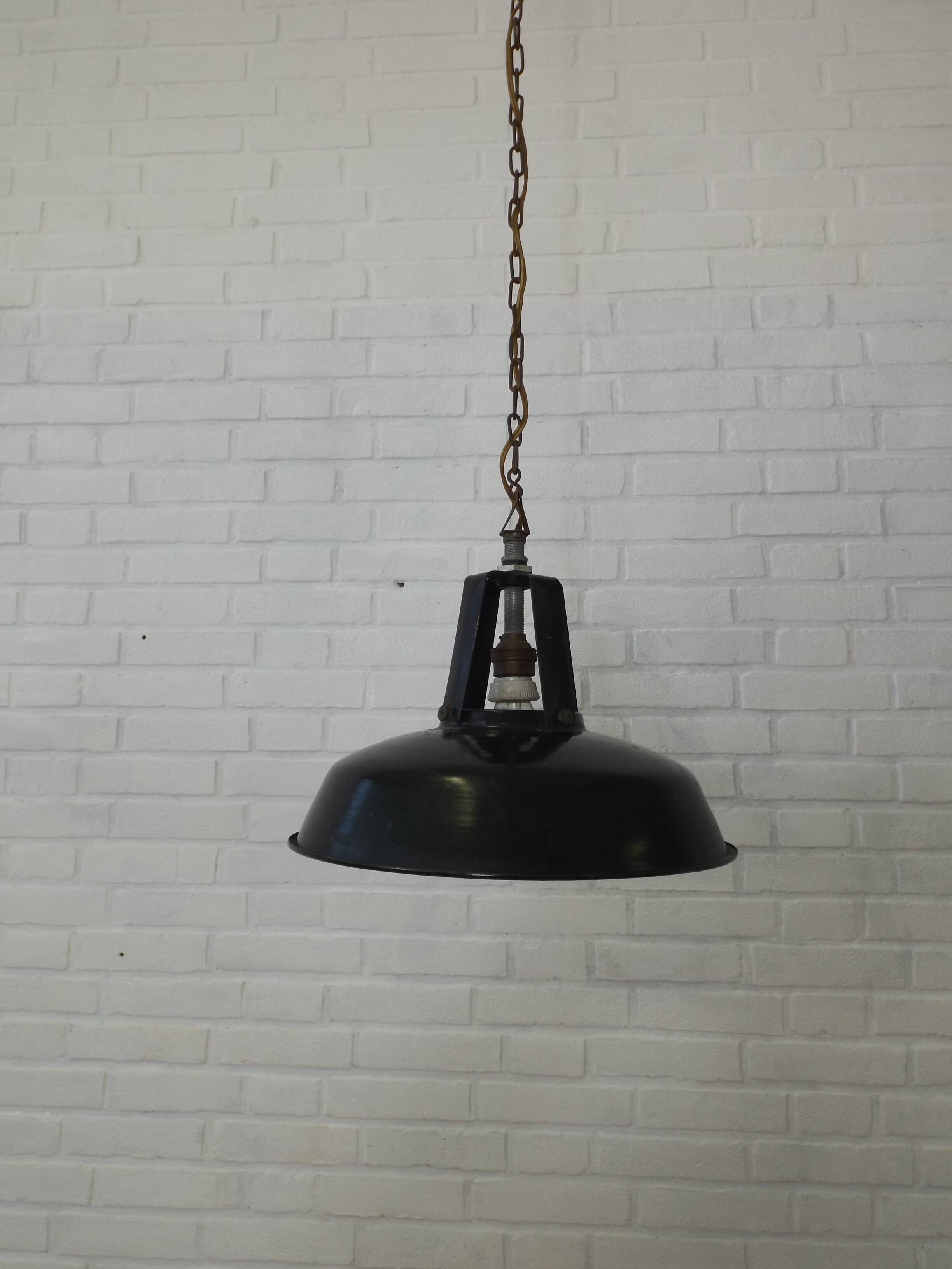 Industrial pendant lamp