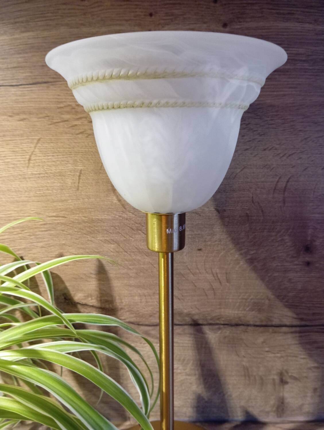 Duo lampes de chevet rétro chic métal doré, globes blancs drappés