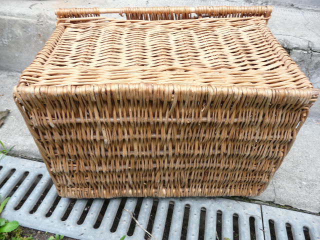 Vintage wicker basket for poultry rabbit