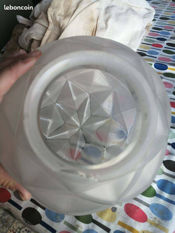 Vintage frosted glass Art Deco suspension globe