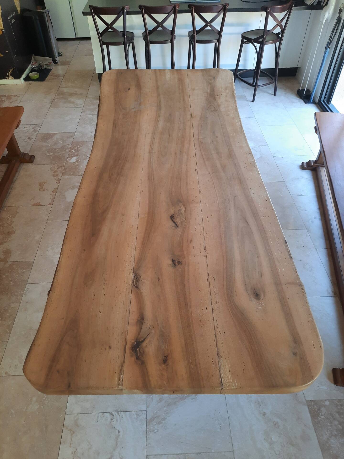 Table à manger en noyer