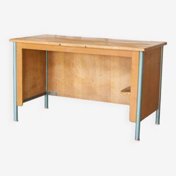 Oak desk called "supervisor"