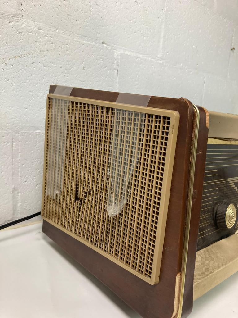 Vintage radio Philips, not working