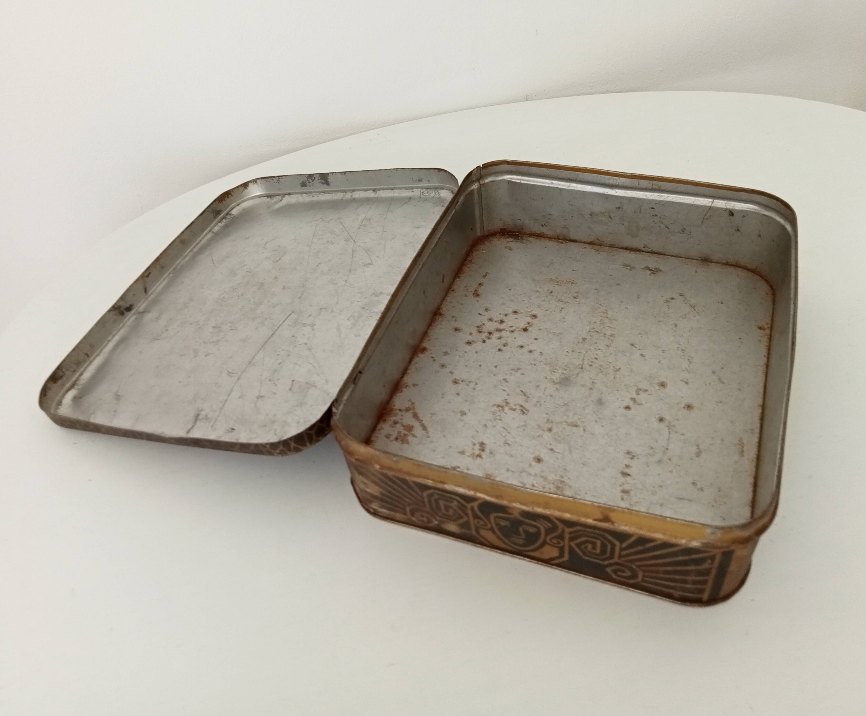 Old art deco biscuit box from the 1920s