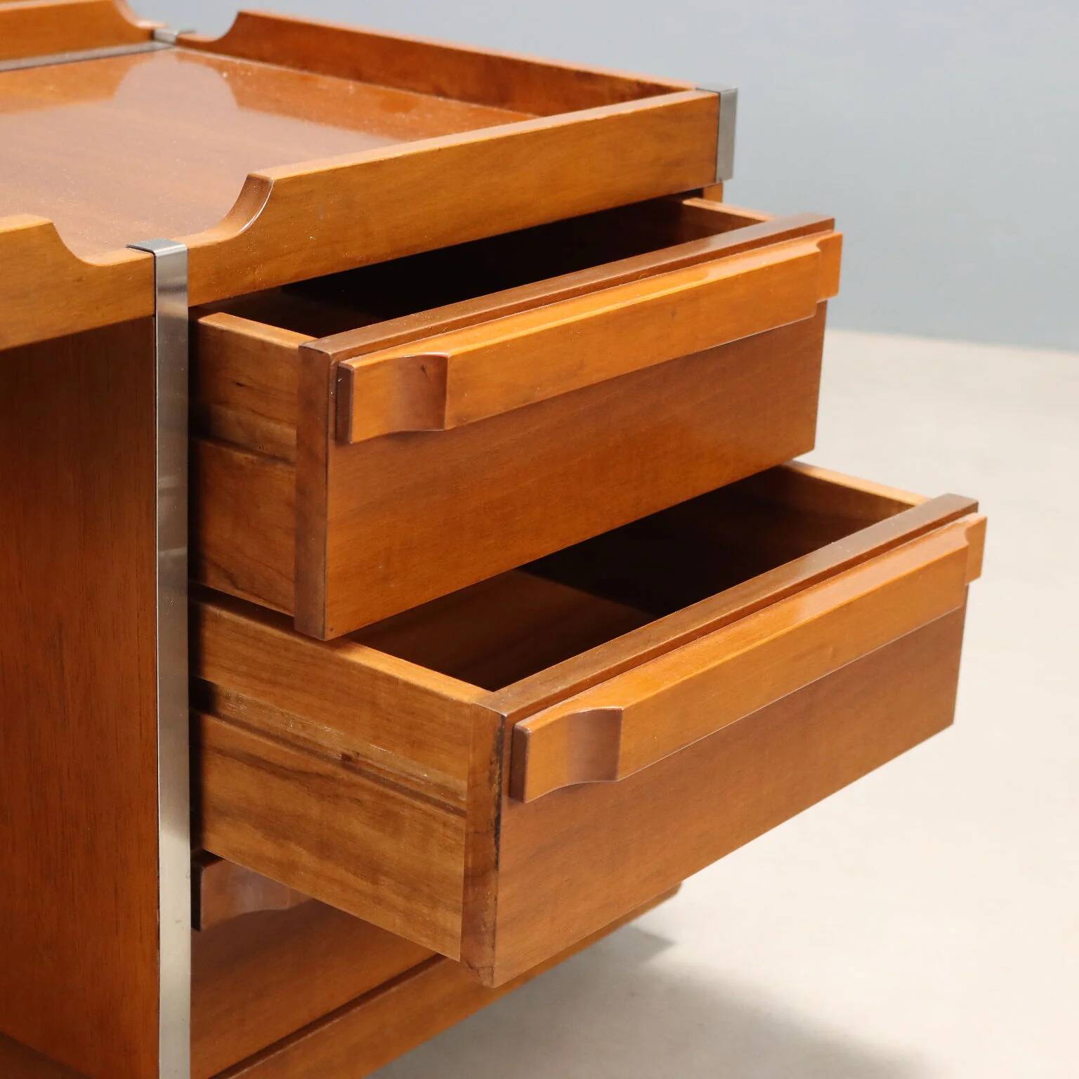 Vintage coffee table in Tanganyika walnut, Italian design, 1970s.