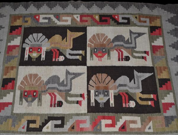 Tapis péruvien en laine, 113 cm x 154 cm, nouée main vers 1970, bon état
