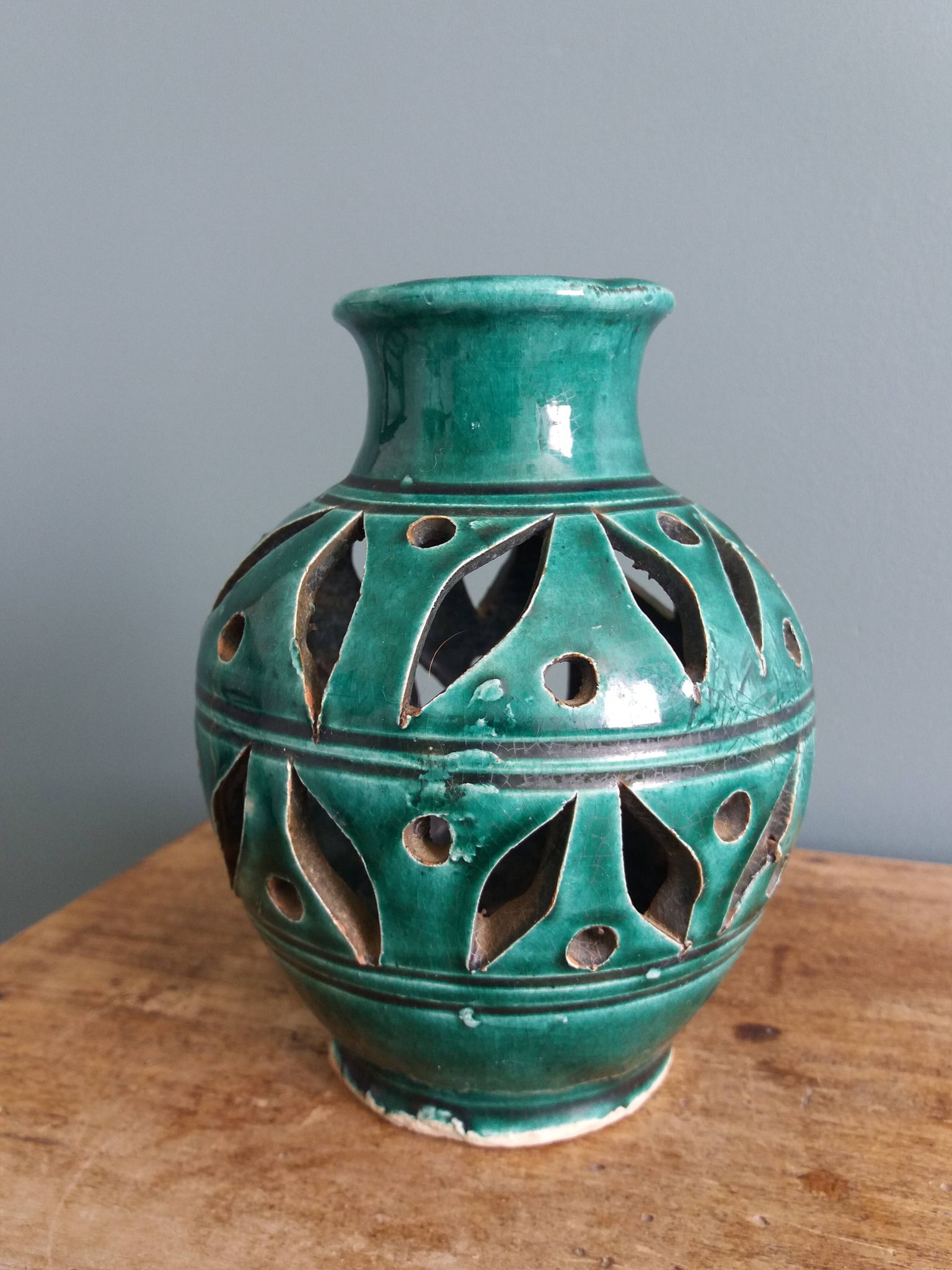 Vase artisanal ajouré emeraude