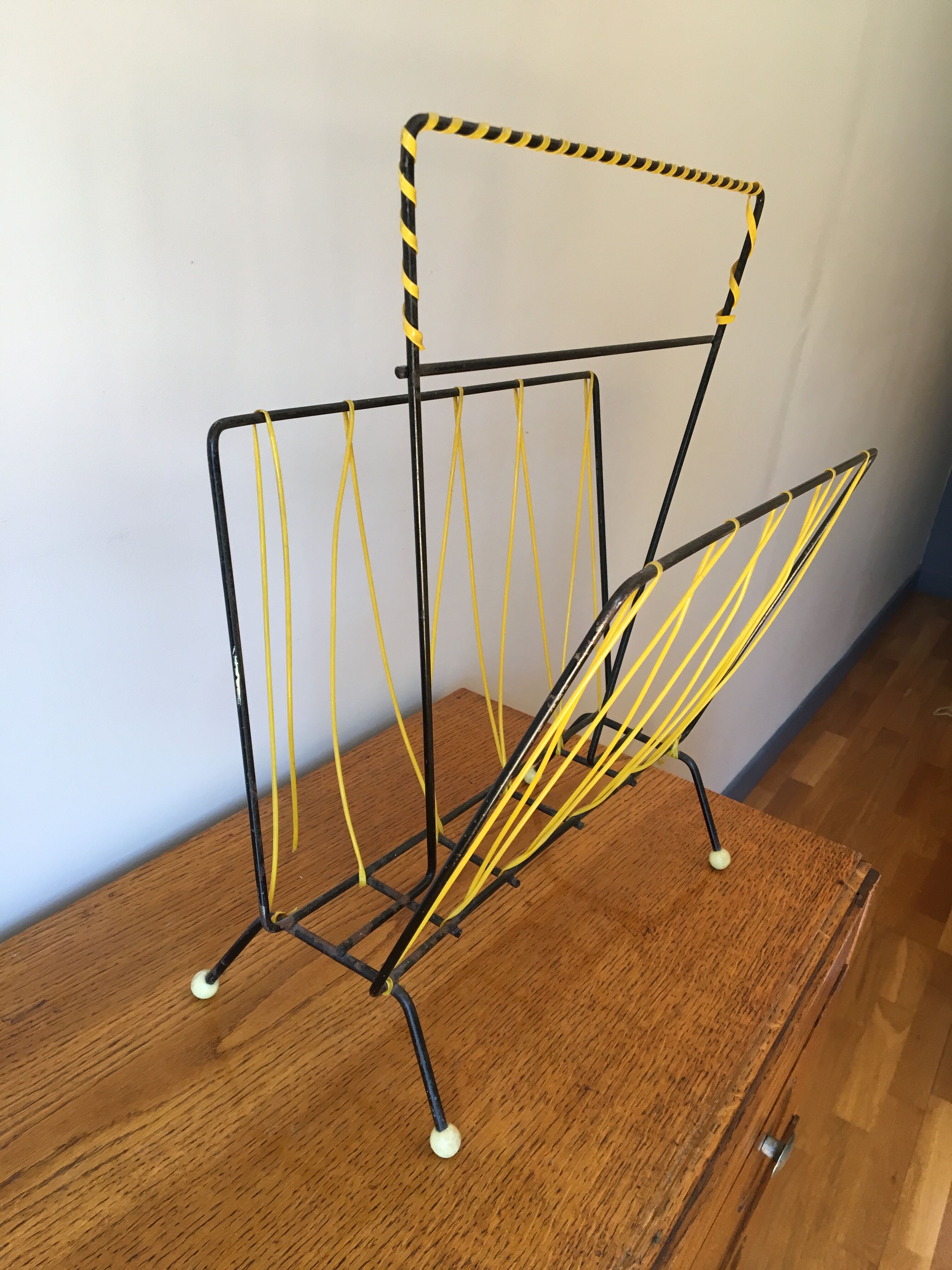 Magazine rack vintage 60