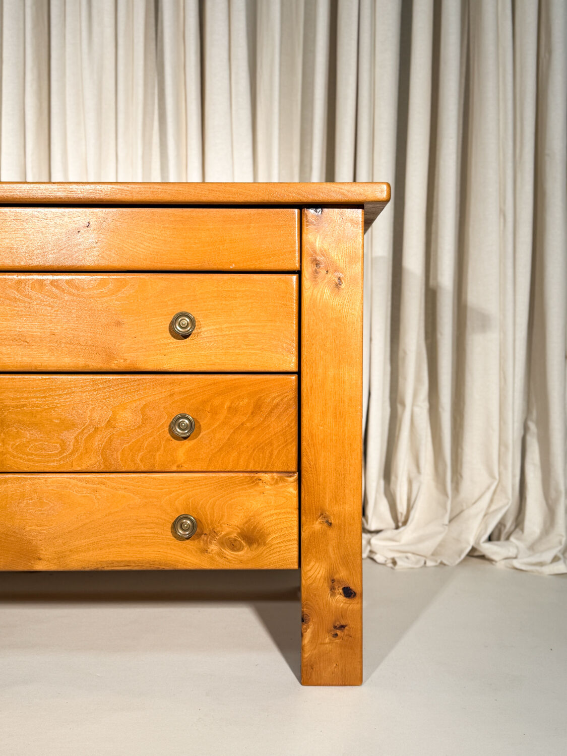 Elm chest of drawers