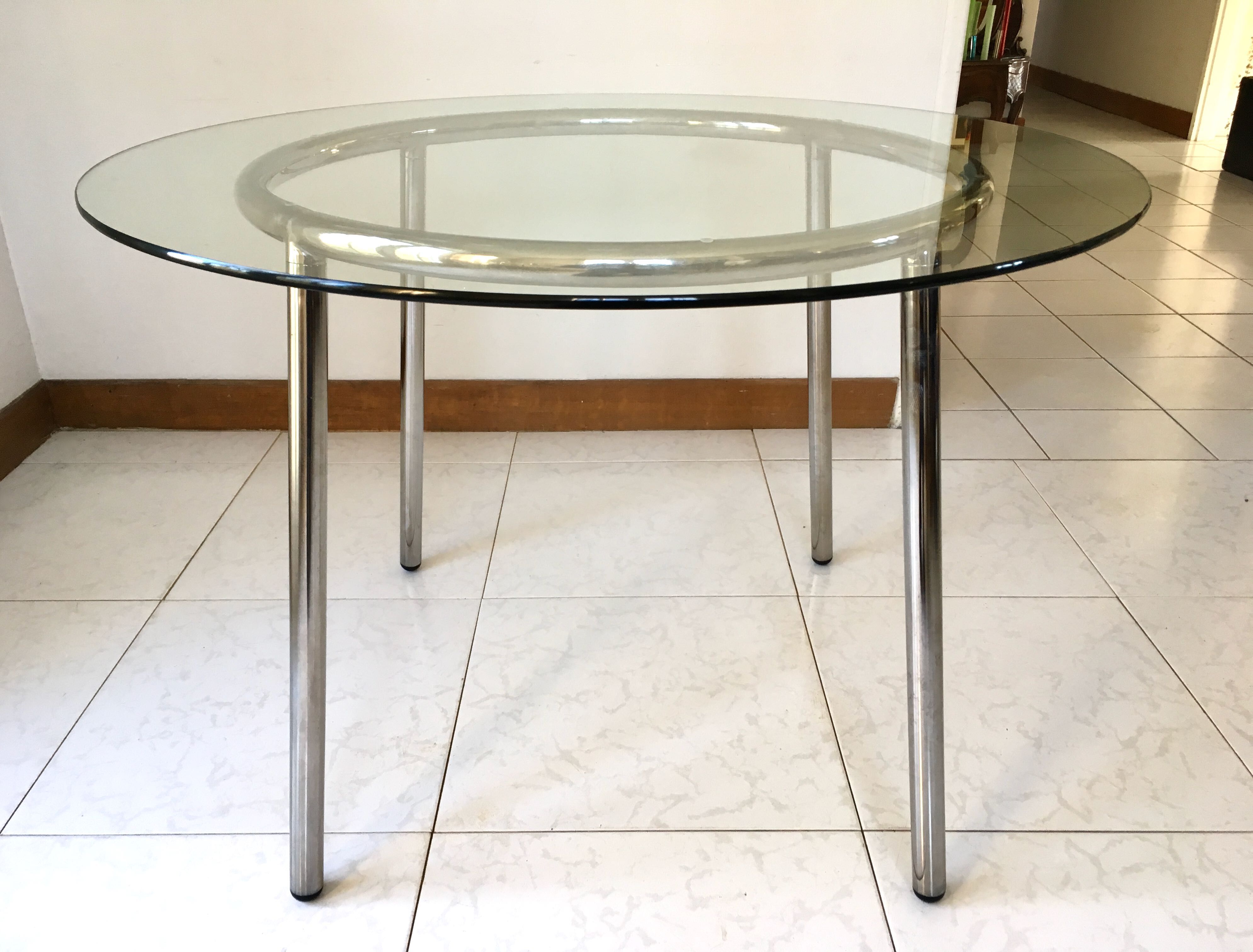 Table ronde design 1970 en verre et métal