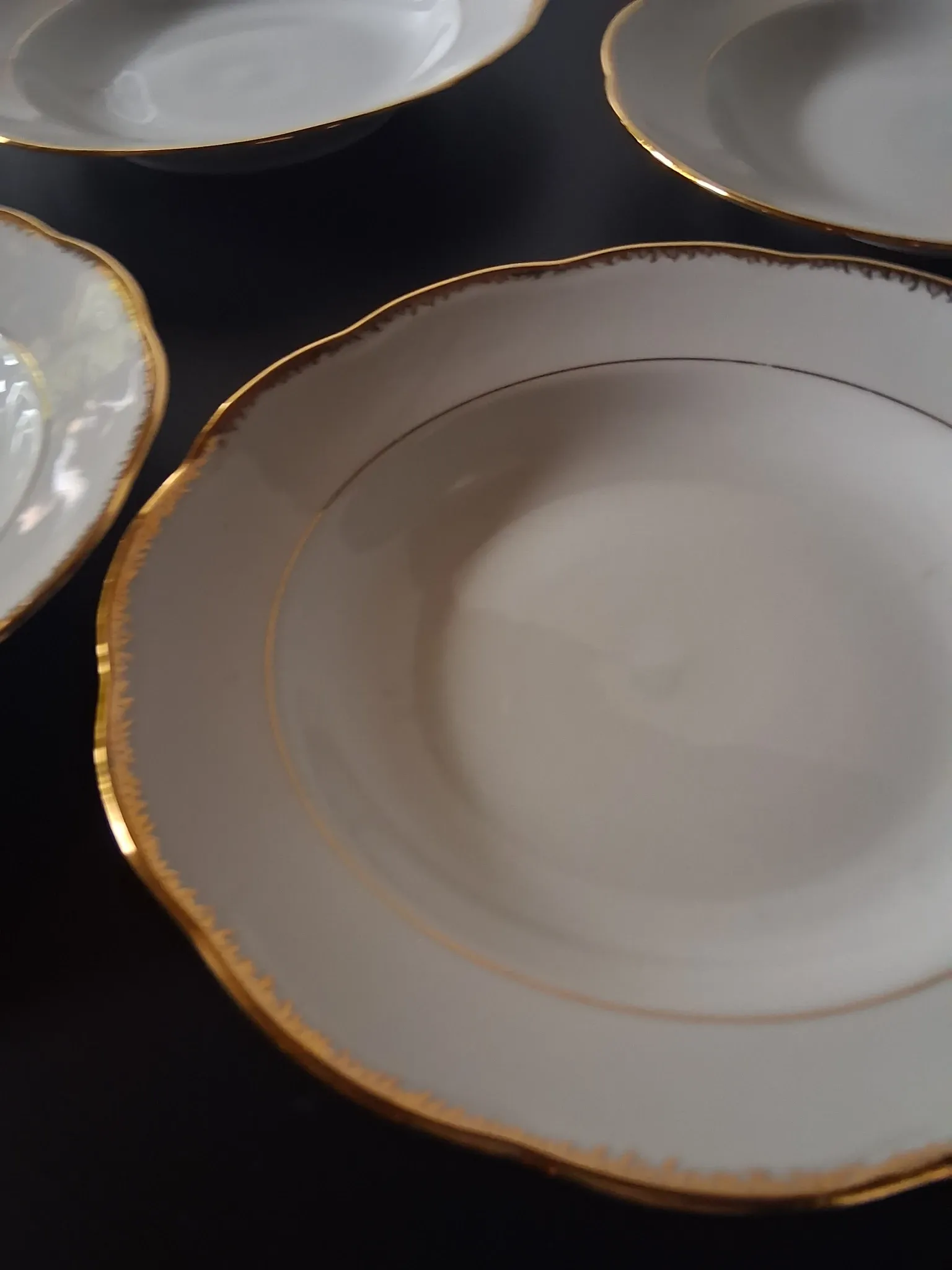 6 deep plates in porcelain from France SEr in very good condition.
