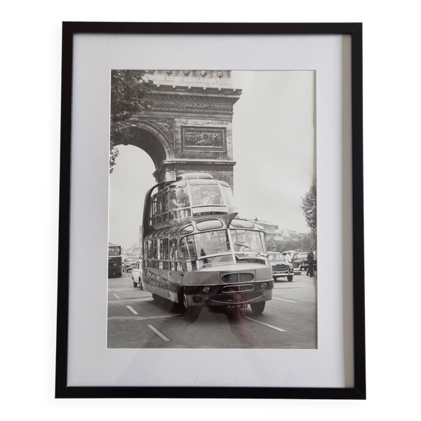 Photographie vintage bus futuriste “Aérobus” années 60 encadré 43x53 cm