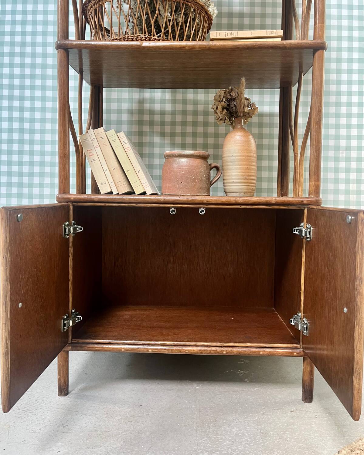 Rattan shelf on legs (refurbished)