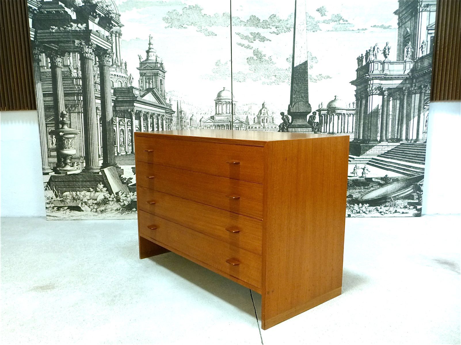 Commode en teck RY16 par Hans J. Wegner pour Ry Møbler, Danemark