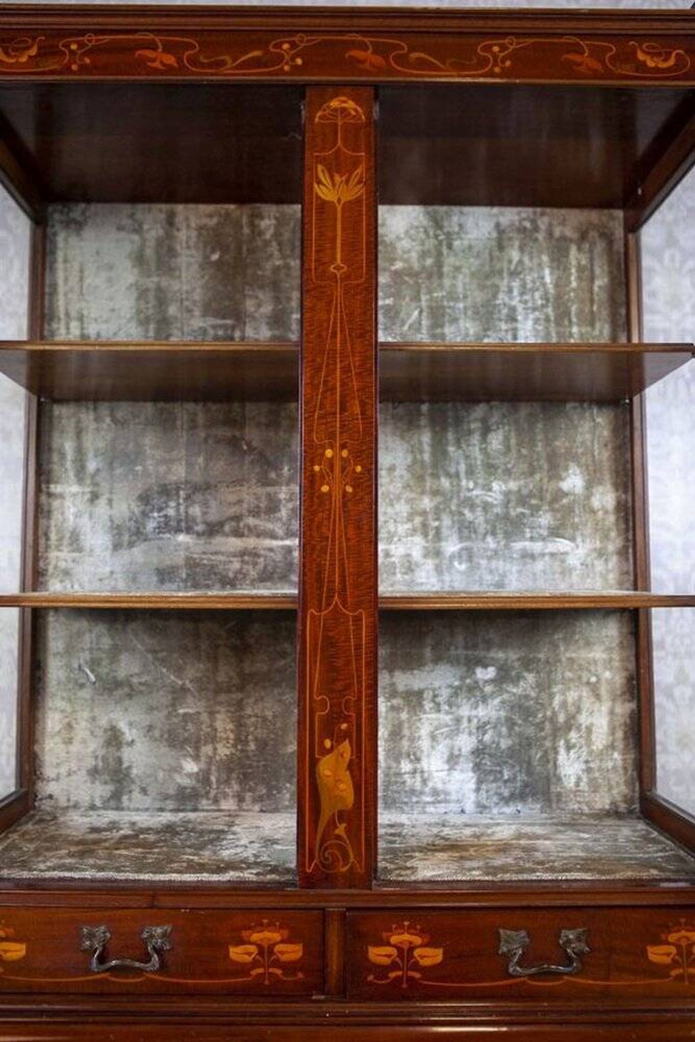 Vitrine en acajou incrustée anglaise