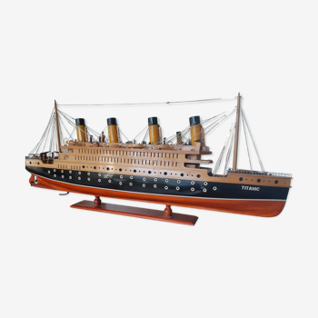 Model boat the titanic