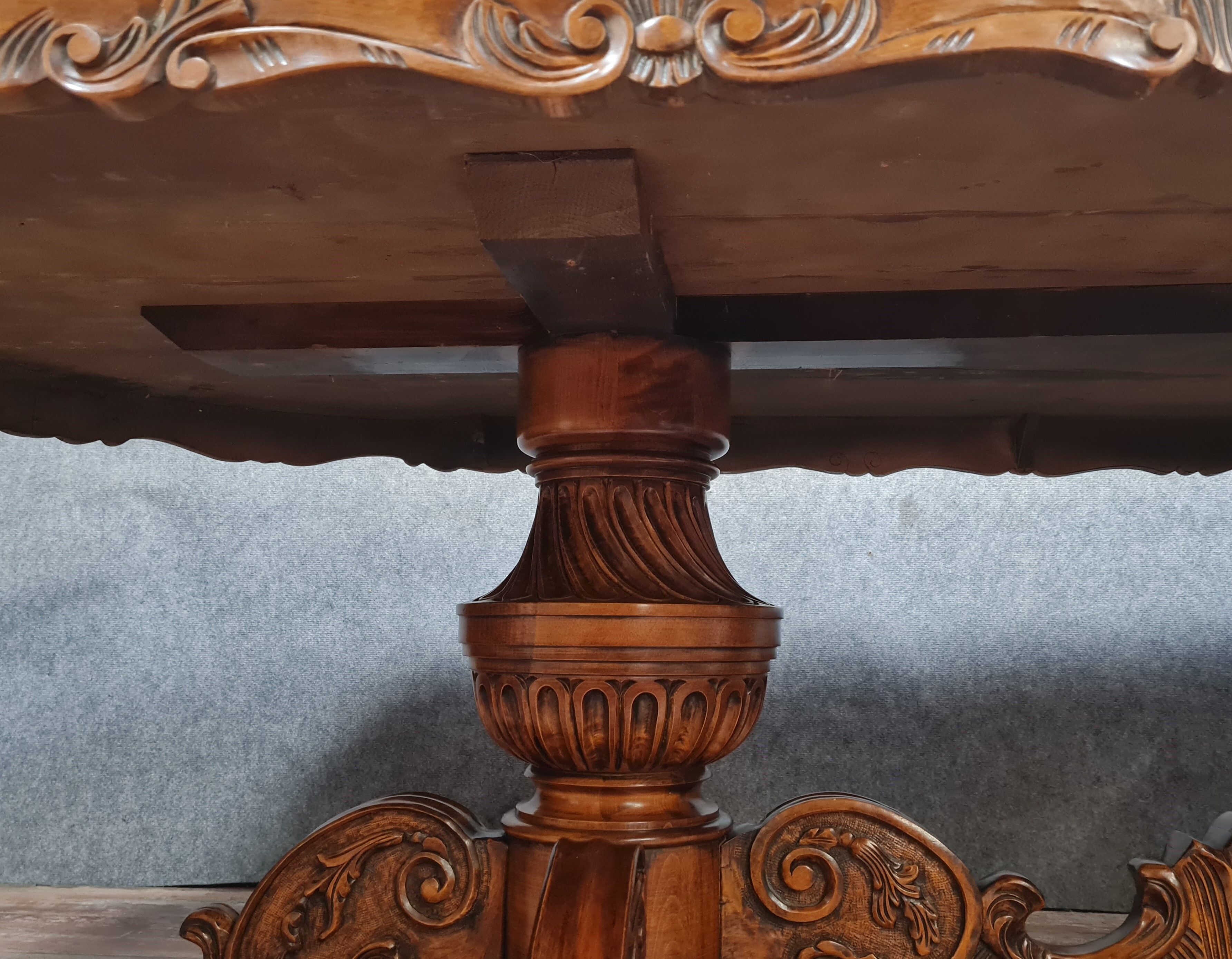 Table pedestal table napoleon III period in walnut around 1880