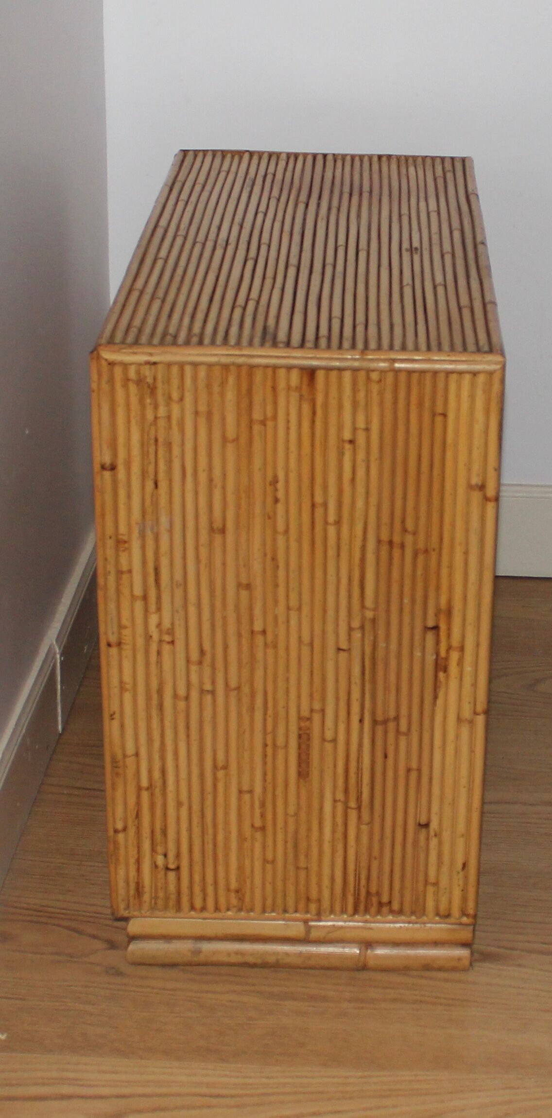 Commode en rotin vintage