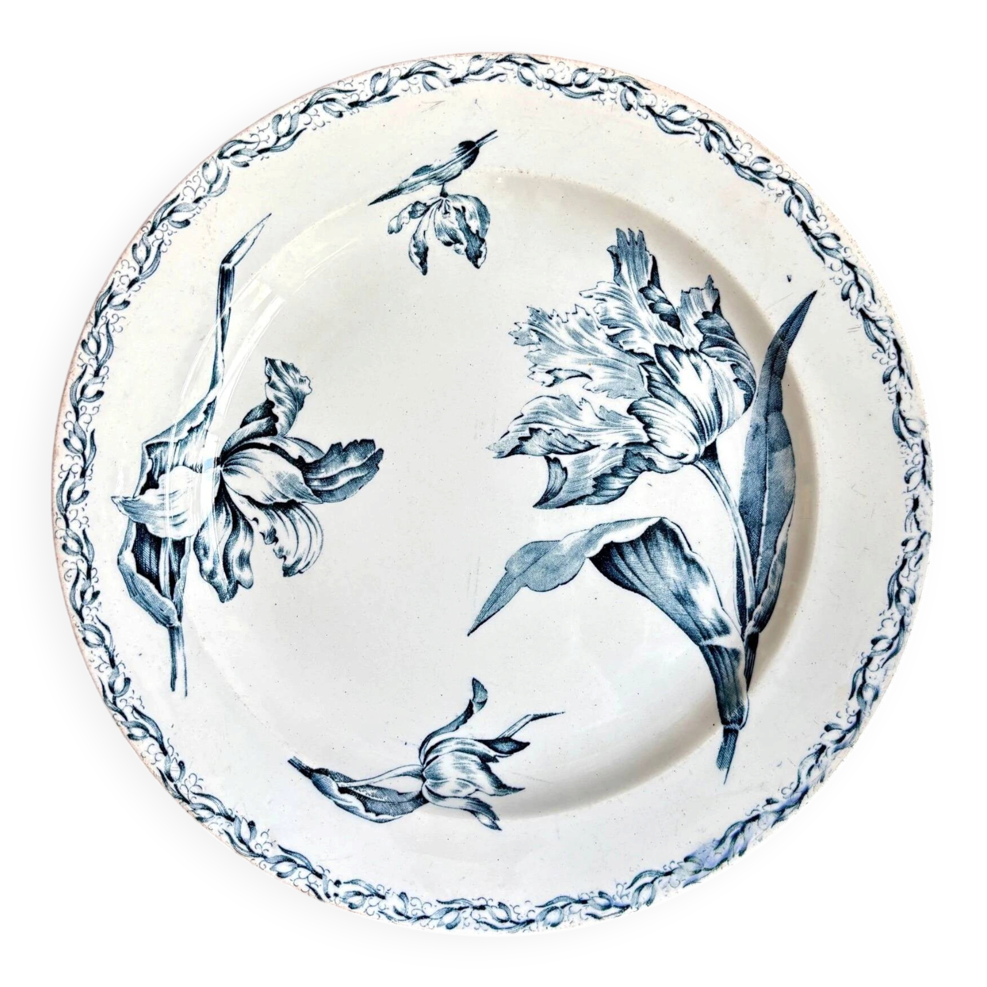 Round flat dish Lunéville in blue ironstone, "Tulip" service.