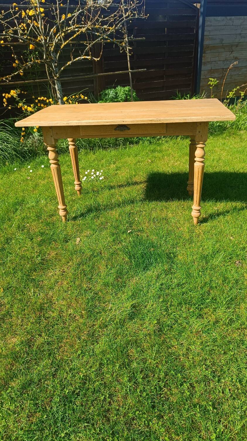 Farm table with turned legs