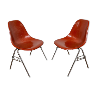 Paire de chaises Eames terracotta en fibre de verre Hermann Miller pour Vitra