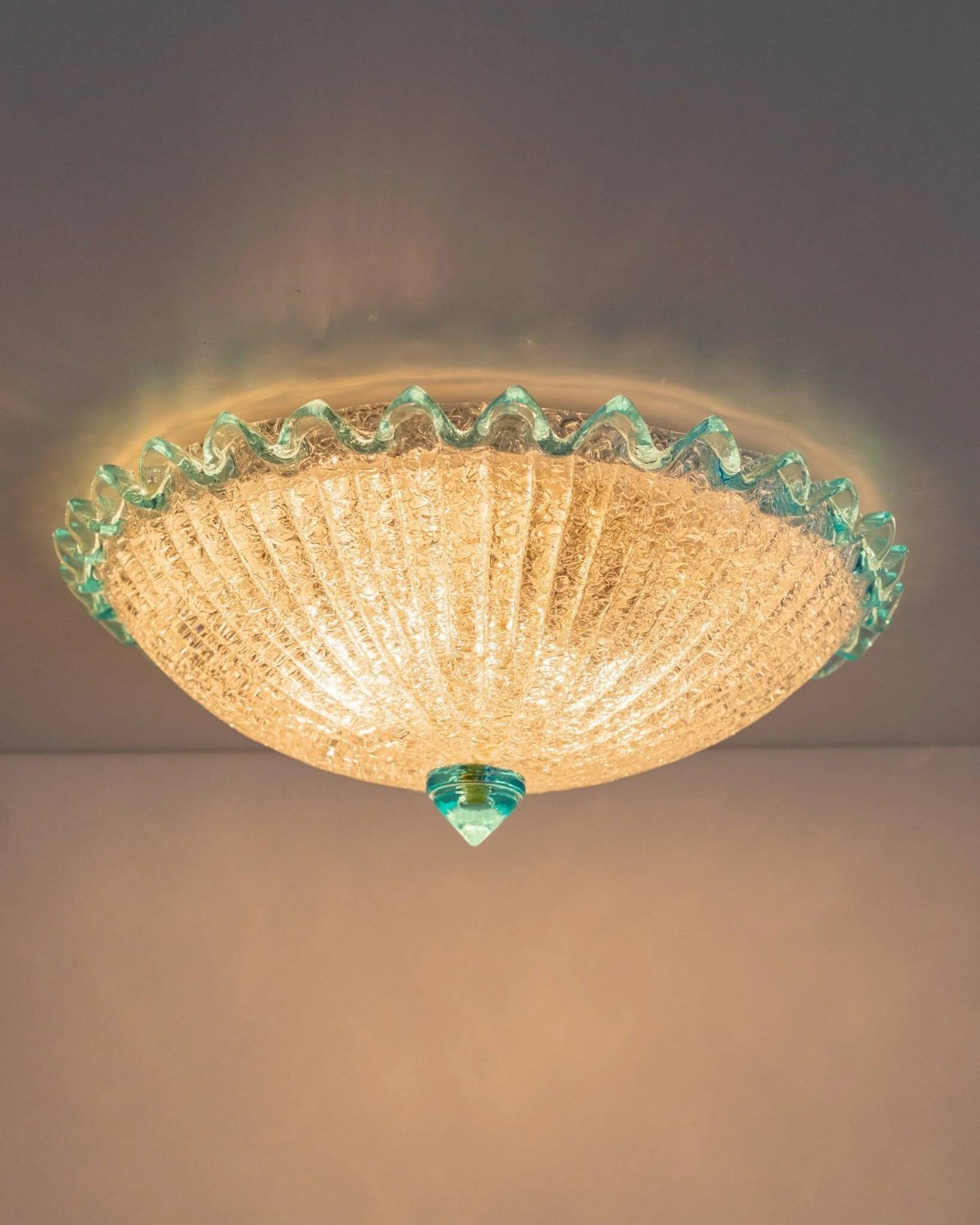 Plafonnier vintage Barovier e Toso - verre bleu clair transparent avec structure - Hollywood Regency - Mid Century Italie années 60 - Éclairage