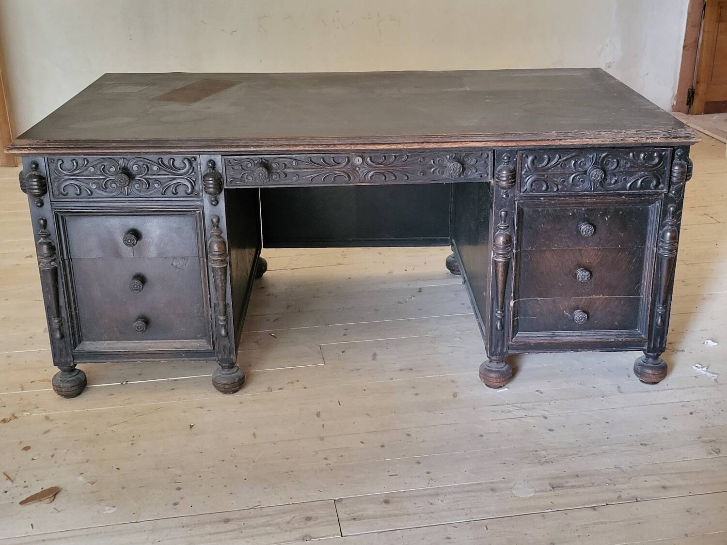 Important antique American desk in carved wood – circa 1900 –