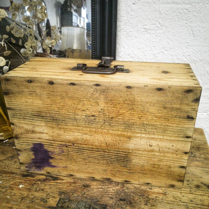 Caisse en bois brut