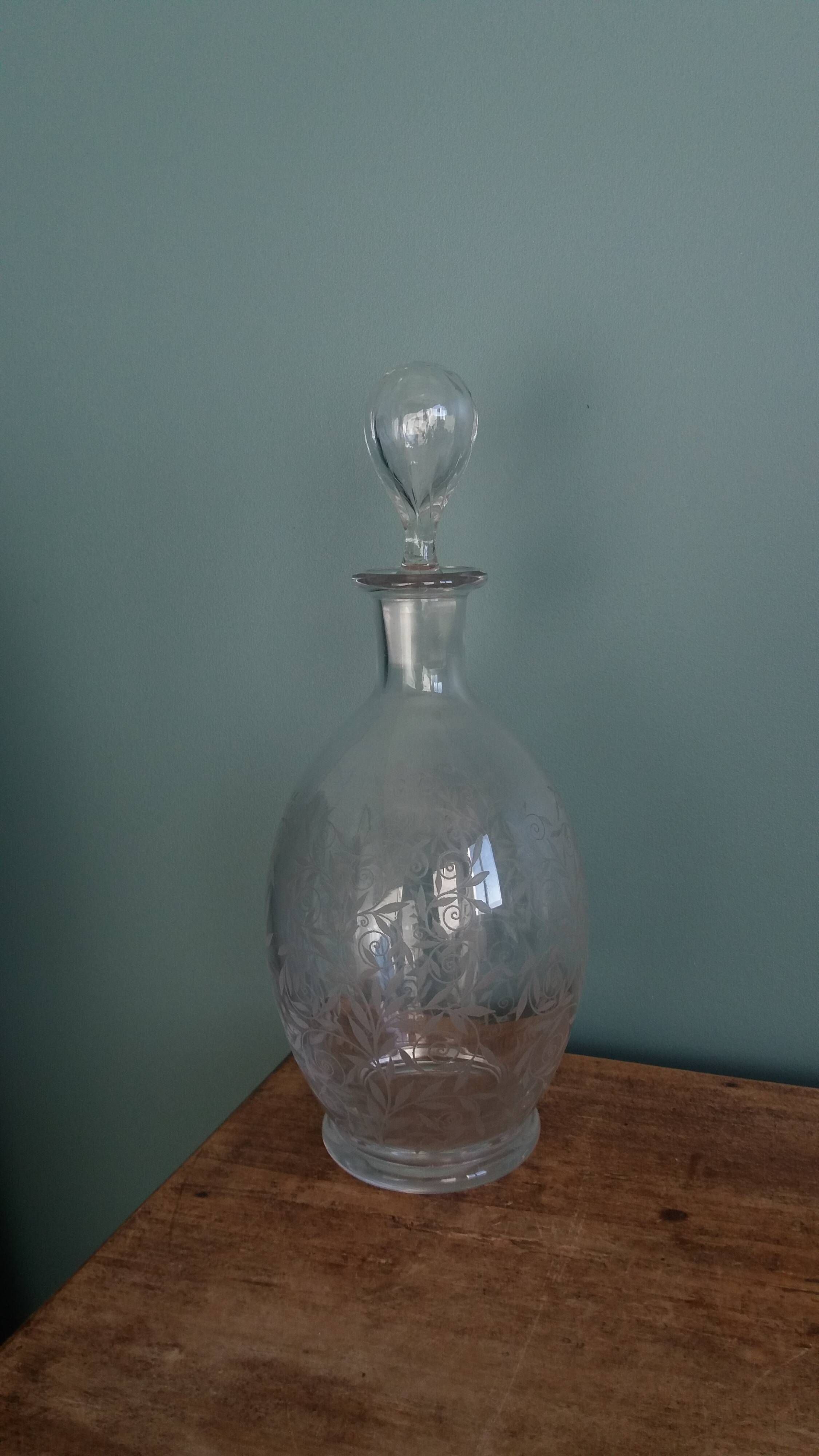 Carafe bottle with a stopper, engraved patterns, Baccarat, Golfe Juan