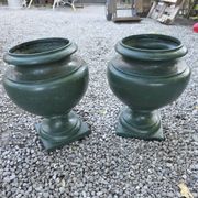Pair of Medici vases in cast iron from the 19th century.