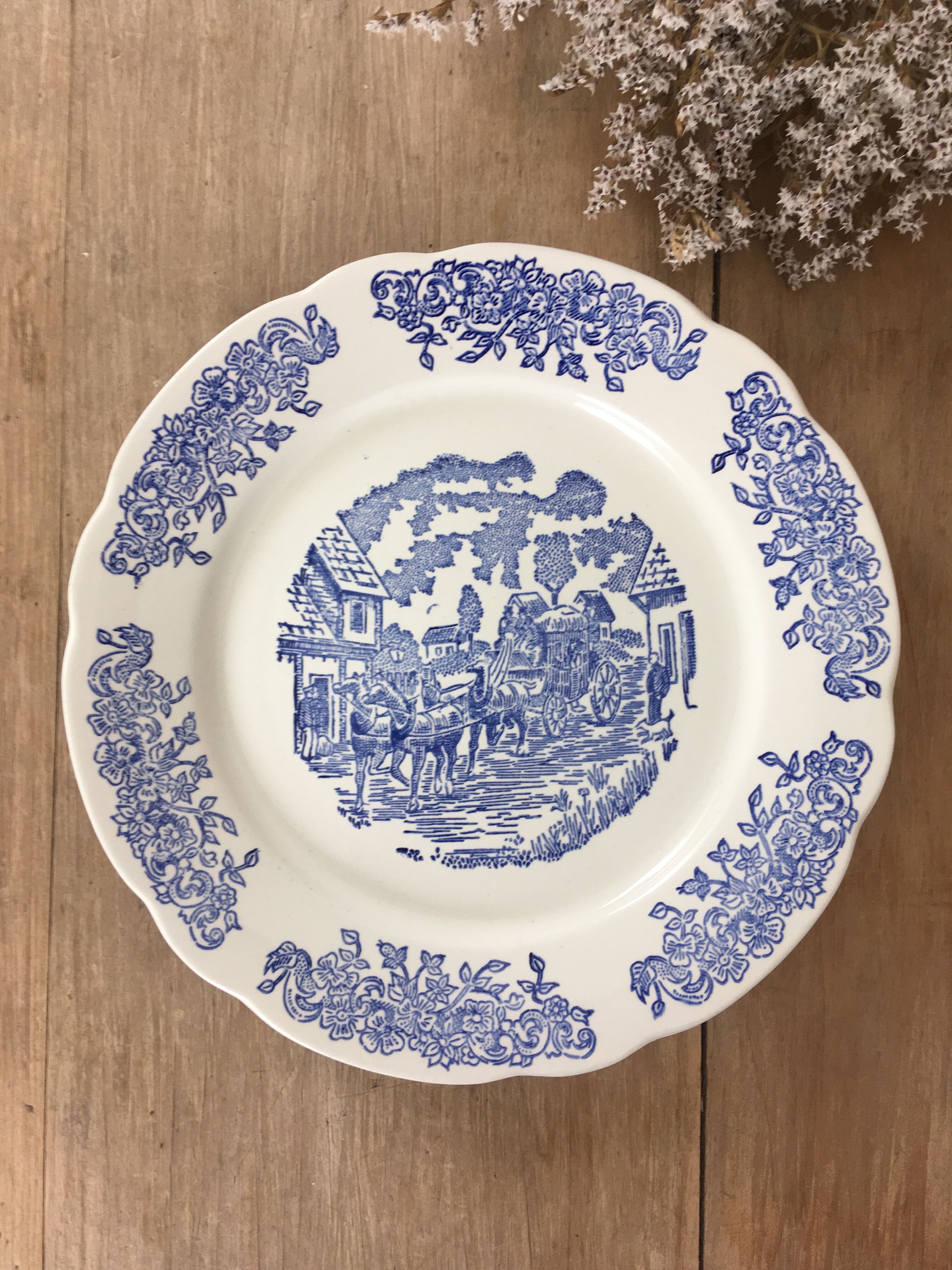 Pair of vintage plates "horses"