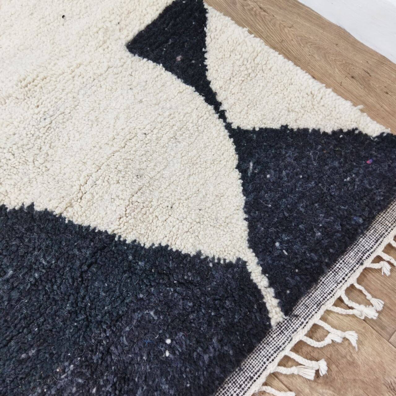 Handmade moroccan berber rug 140 x 90 cm